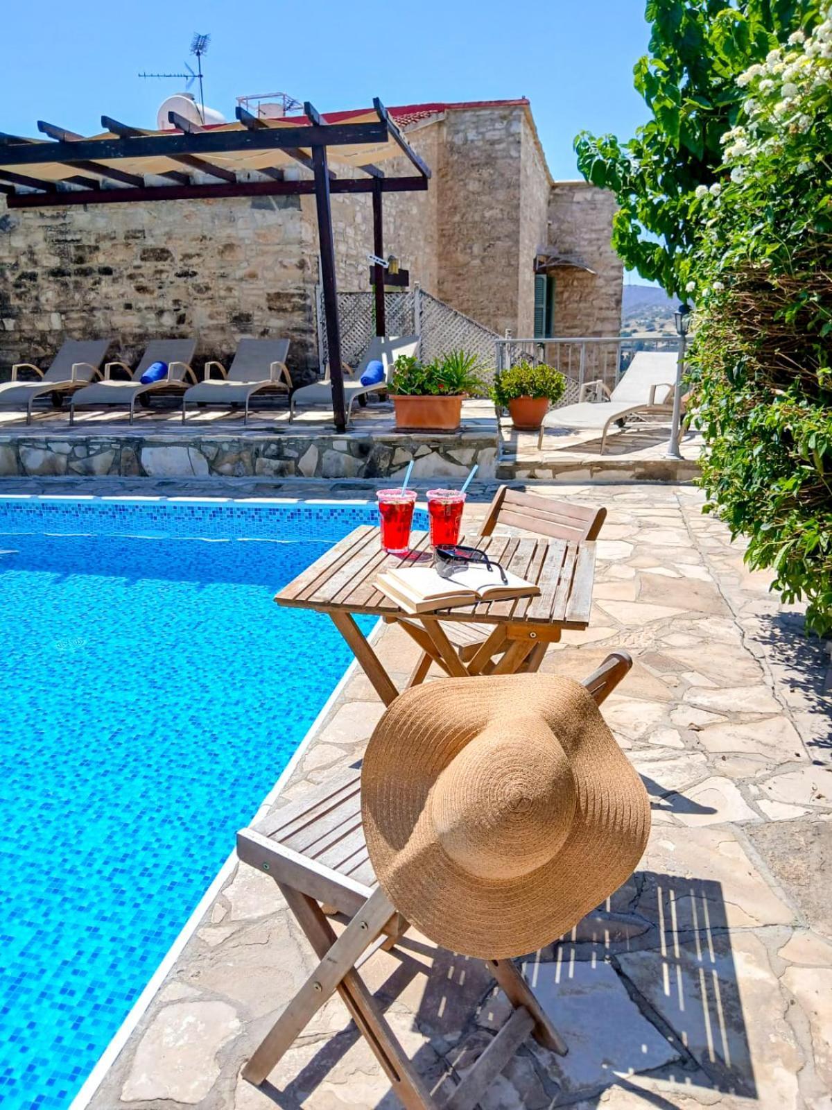 Athena'S Pool Oasis Apartment Skarinou ภายนอก รูปภาพ